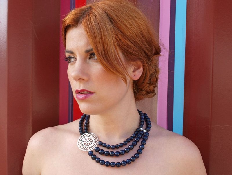 collar de piedras azules con detalle plata de legorburu en apparentia