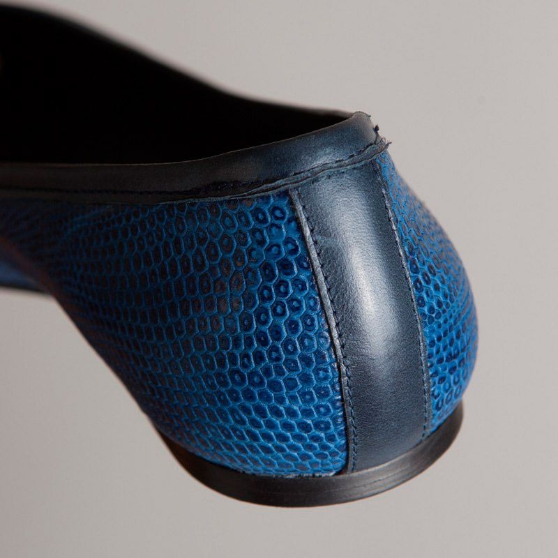 bailarinas animal print azul con puntera plateada de mas34 en apparentia