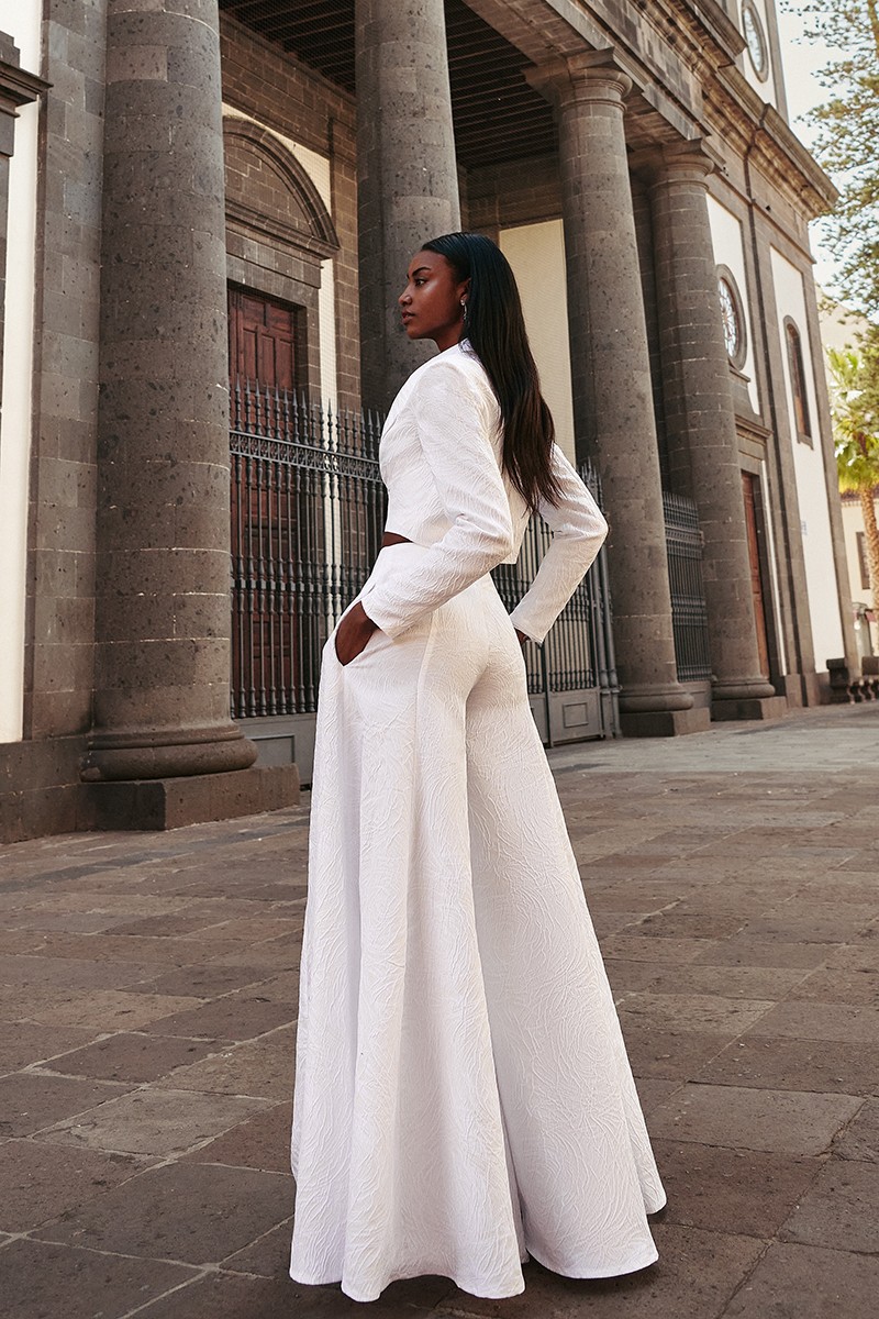 comprar online chaqueta corta brocada blanca cuello esmoquin para novia civil, mama de bautizo o comunion