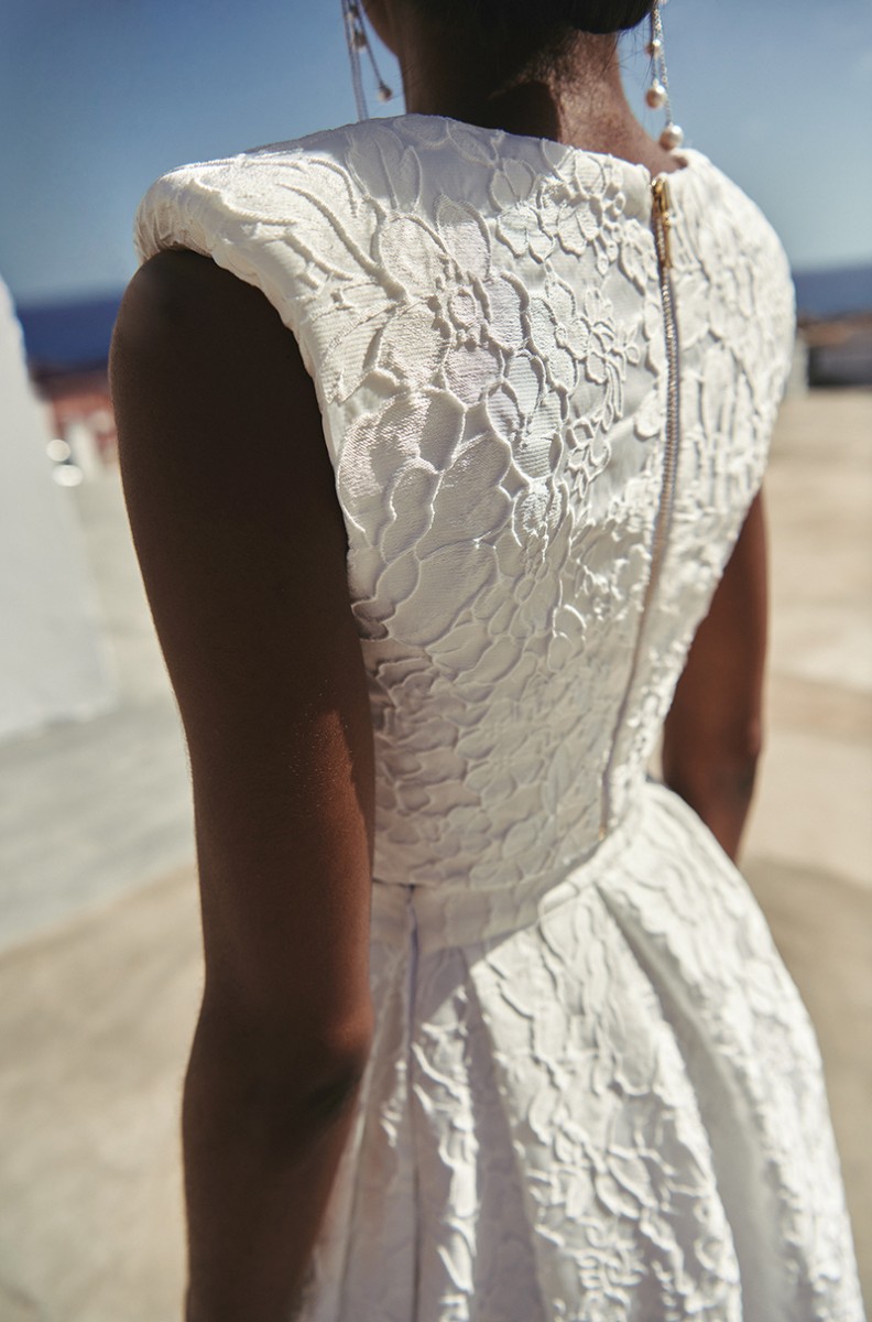 falda larga brocada blanca confeccionada en un tejido jacquard de excelente calidad en color blanco con dibujo floral en relieve para novia, segundo vestido, boda