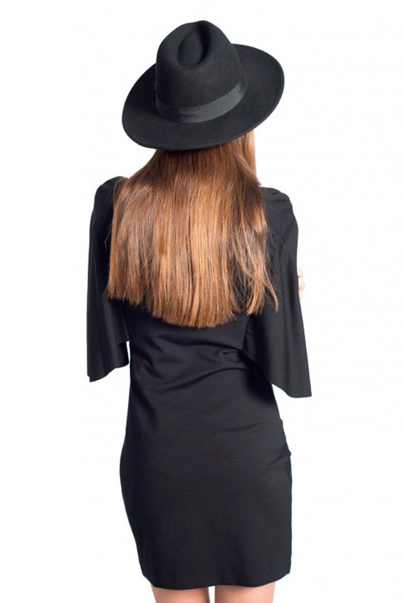 vestido de fiesta negro con capa y corte evase para boda evento coctel nochevieja de felipe albernaz en apparentia