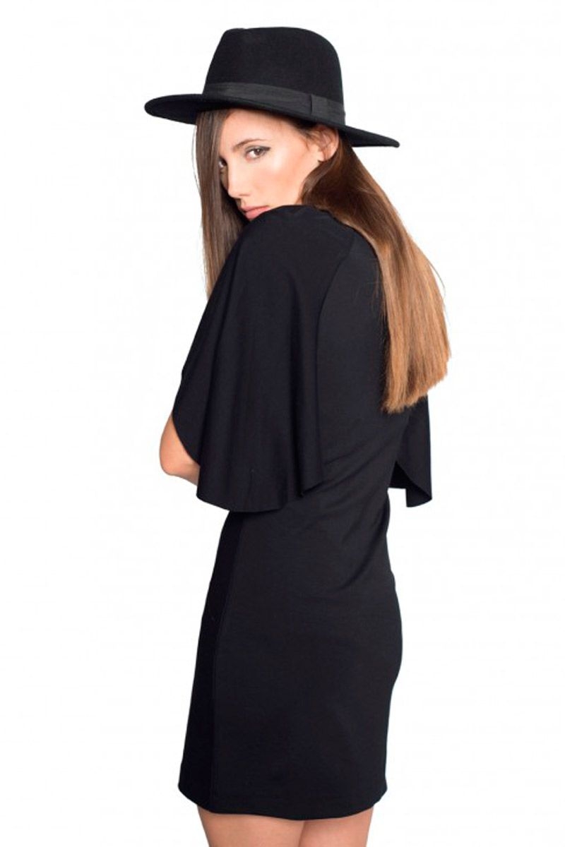 vestido de fiesta negro con capa y corte evase para boda evento coctel nochevieja de felipe albernaz en apparentia