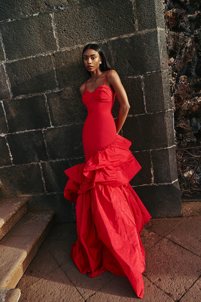 Impresionante vestido largo confeccionado en tafetán de alta calidad de color rojo para boda, novia, alfombra roja