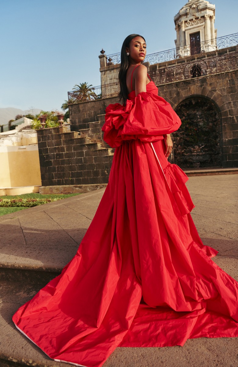 vestido largo confeccionado en tafetán de alta calidad de color rojo exclusivo atelier para boda, novia, alfombra roja
