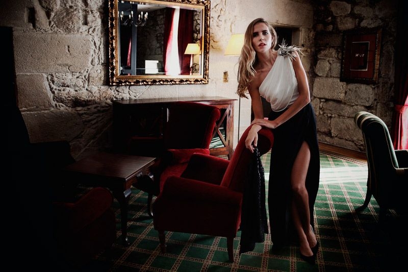 vestido blanco y negro asimetrico de fiesta largo de otono invierno para bodas eventos de arimoka en apparentia