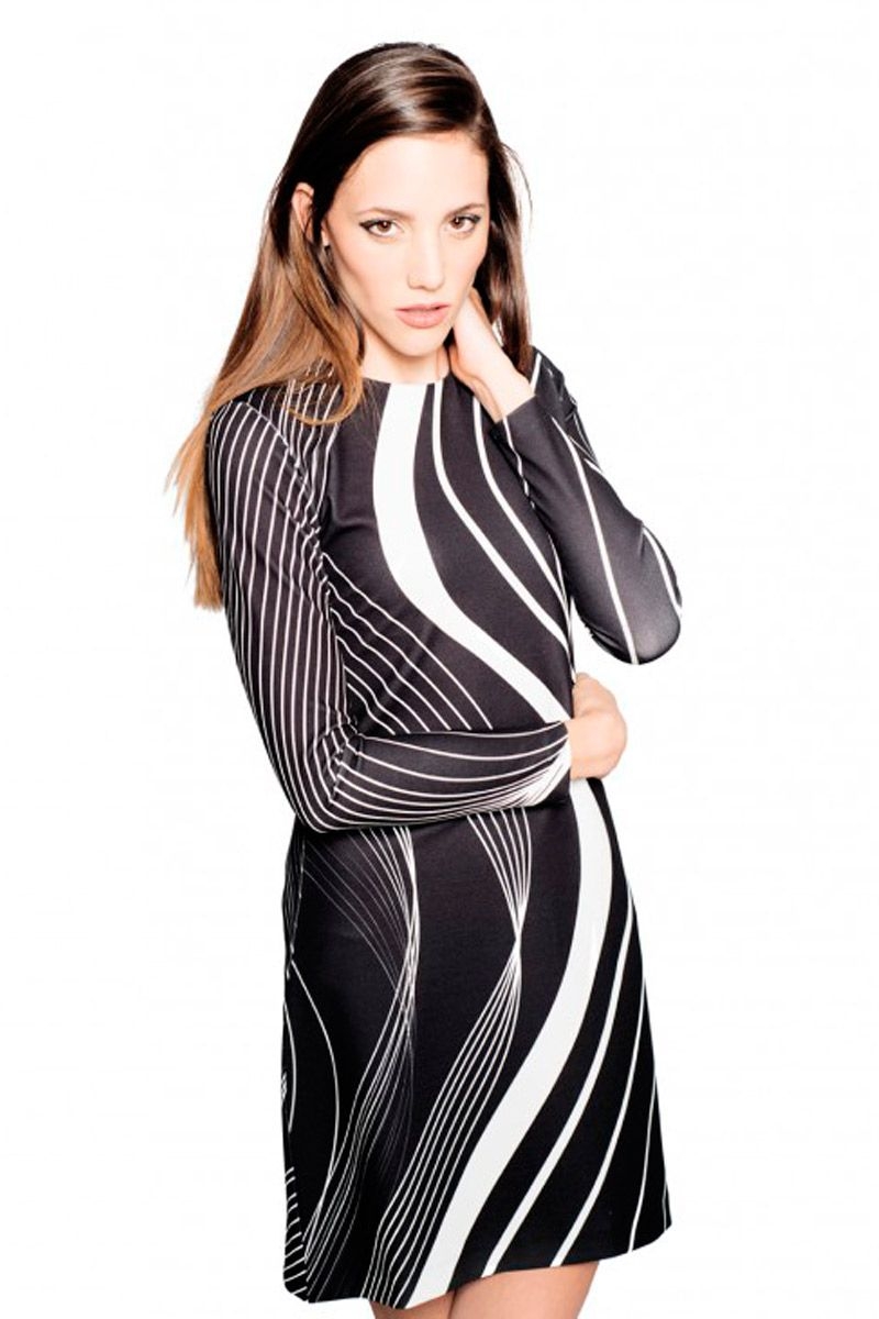 vestido estampado negro y blanco de corte evase y manga larga de estilo sixties de felipe albernaz en apparentia