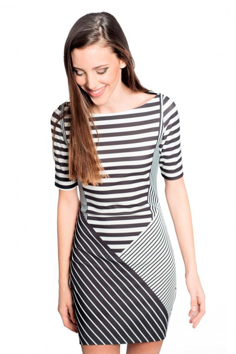 vestido blanco y negro de rayas ajustado de manga corta para fiestas eventos nochevieja de felipe albernaz en apparentia