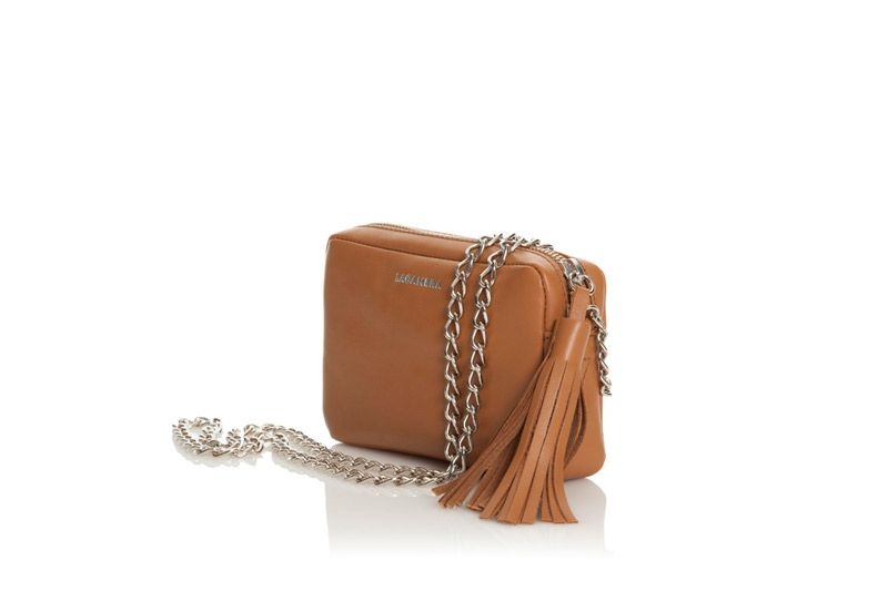 Bolso mini chic camel de colgar con asa metalica lacambra
