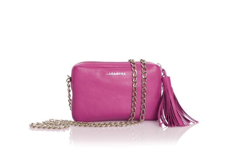 Bolso mini chic fucsia de colgar con asa metalica lacambra