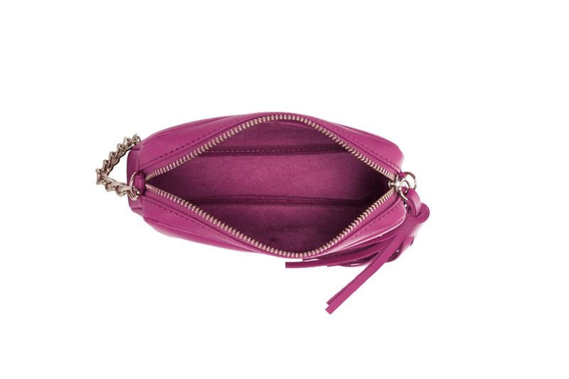 Bolso mini chic fucsia de colgar con asa metalica lacambra