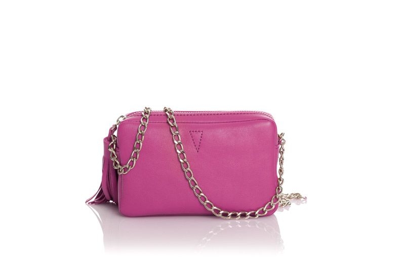 Bolso mini chic fucsia de colgar con asa metalica lacambra