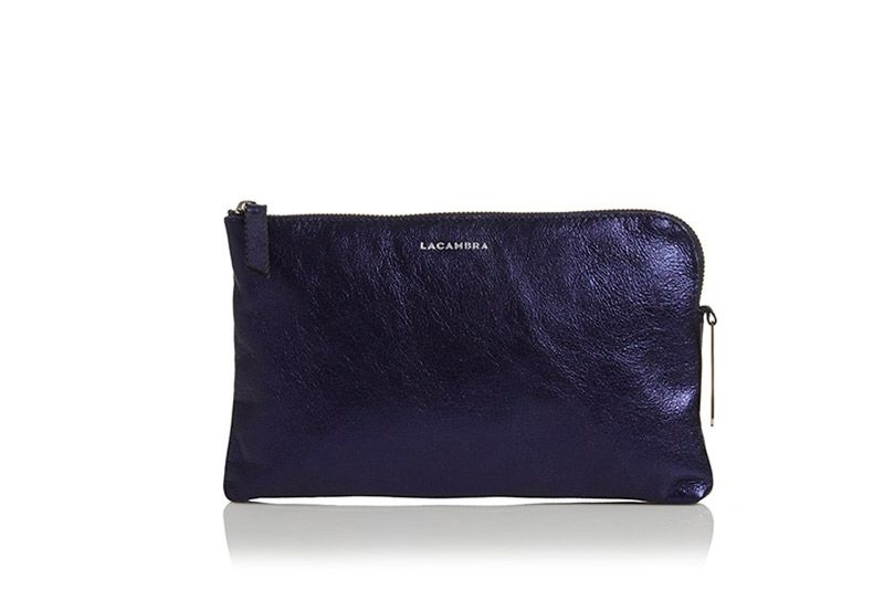 bolso de mano de piel azul metalico tipo clutch