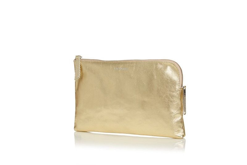 clutch de piel dorado tipo clutch con cadena extraible para llevar colgado de fiesta boda diario con cadena para colgar extraible de lacambra en apparentia
