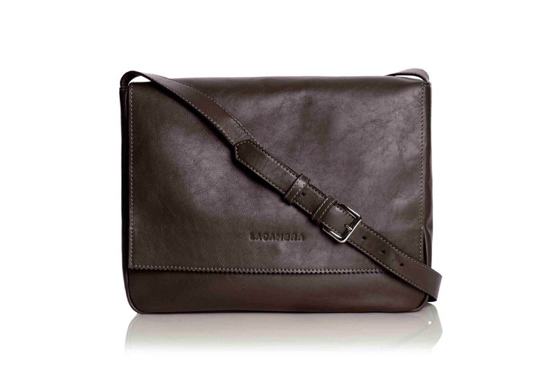 bolso grande de piel tipo bandolera marron de lacambra en apparentia