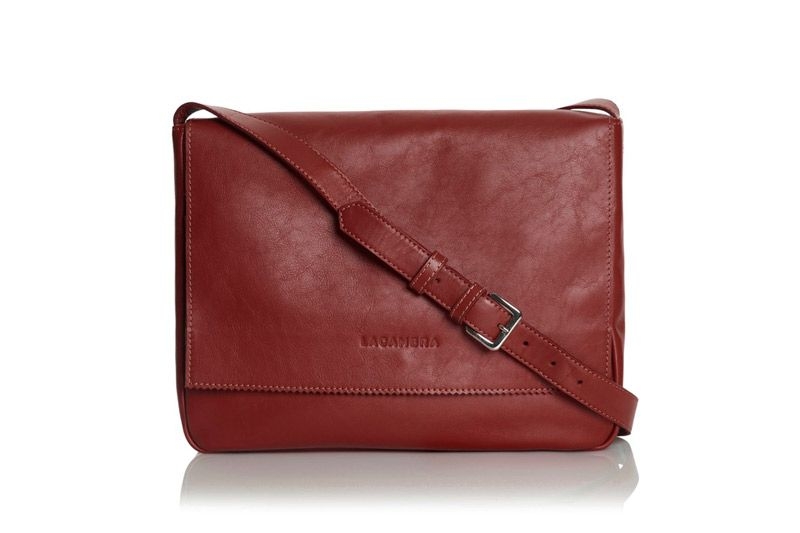 bolso grande de piel burdeos tipo bandolera de lacambra en apparentia