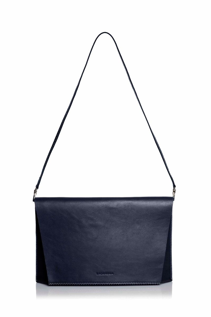 clutch de piel azul marino plano de lacambra en apparentia