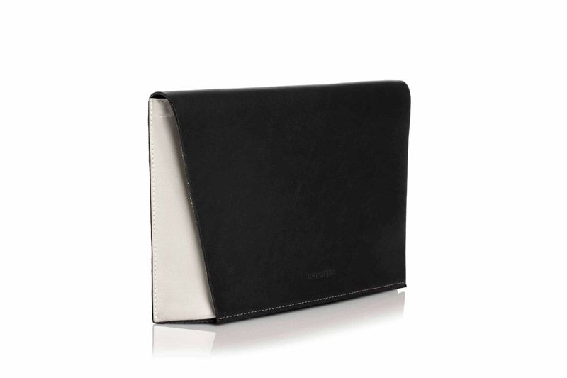 clutch de piel negro y blanco plano de lacambra en apparentia