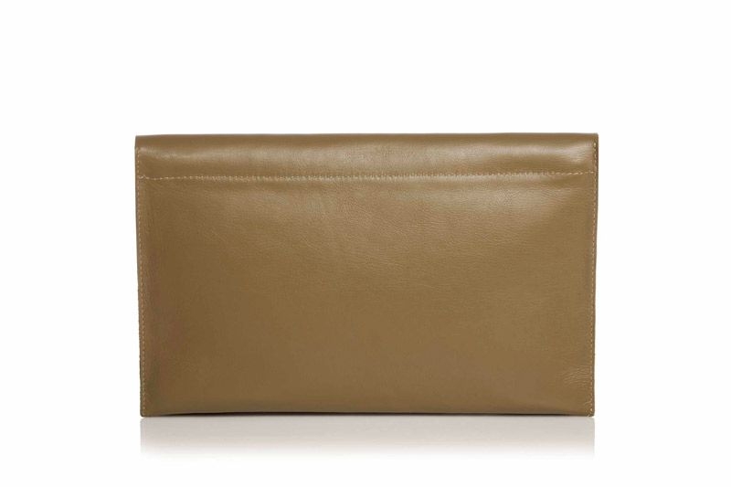 bolso de mano de piel verde kaki plano de lacambra en apparentia