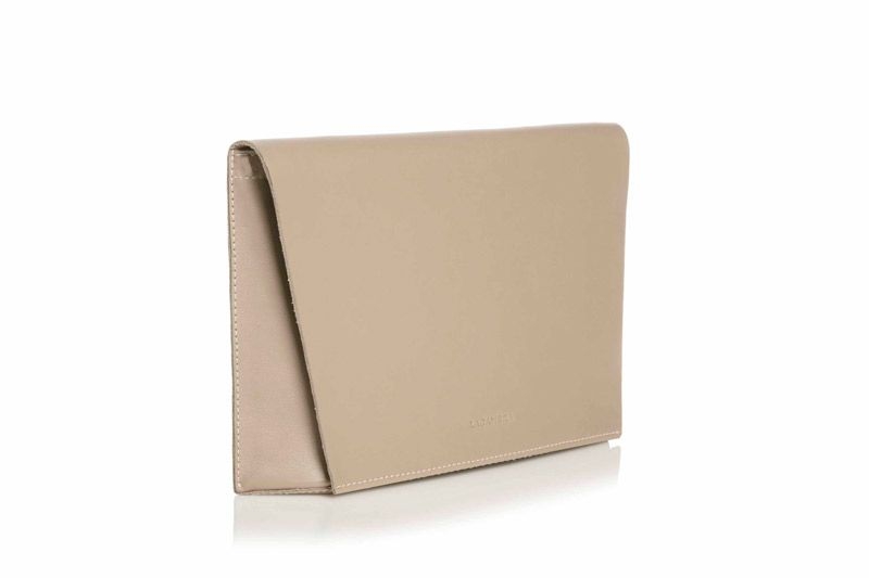 cartera de mano de piel beige plano de lacambra en apparentia