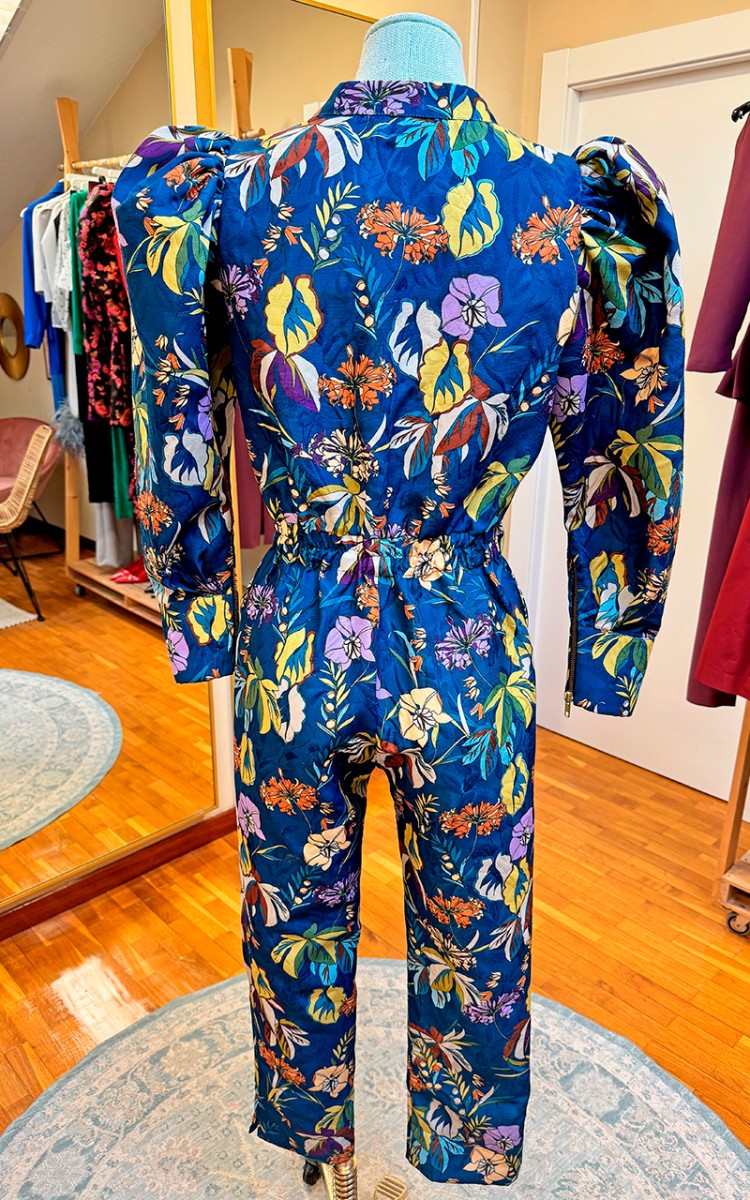 comprar online mono azul con manga abullonada y estampado floral, pernera ancha y cremallera delantera para invitada de boda, navidad y nochevieja