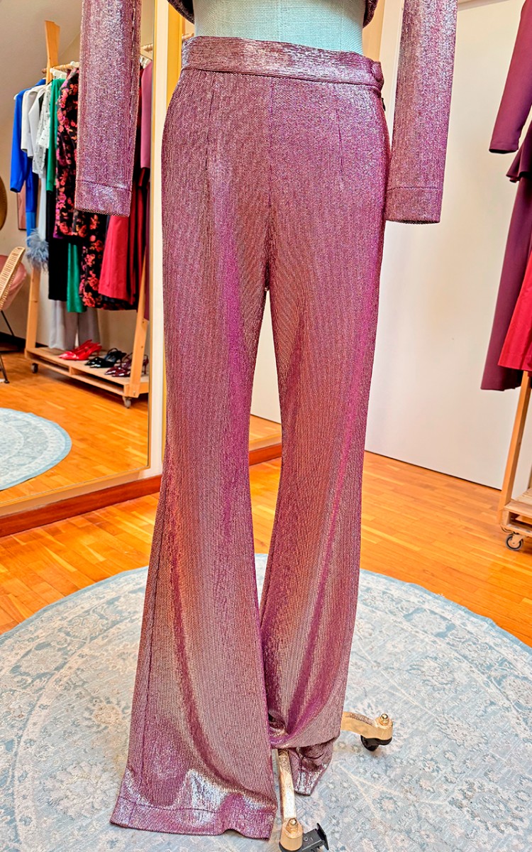 pantalón palazzo de punto morado con cremallera lateral invisible y forro perfecto para fiestas de invierno, looks de invitada de boda de noche, navidad y nochevieja