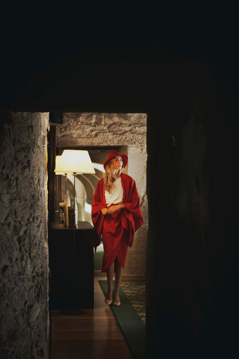 falda midi tulipan color rojo de fiesta boda evento de otono invierno de arimoka en apparentia