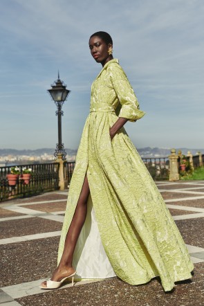 comprar online elegante Vestido largo camisero en tejido brocado lima para invitada a boda, madrina, hermana de la novia o hermana del novio