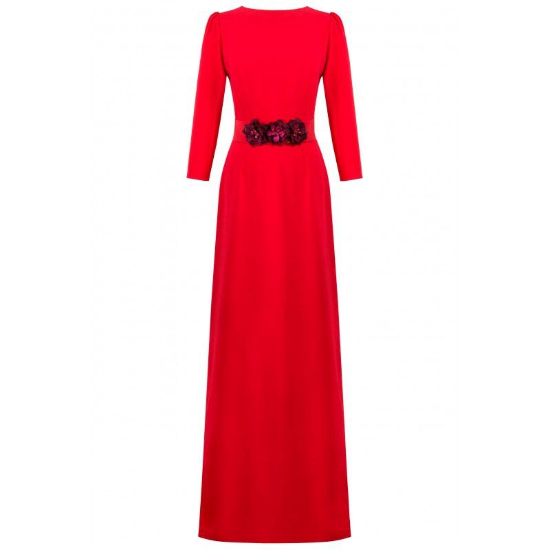 vestido largo rojo de manga francesa con detalle de flores y escote en la espalda de fiesta boda evento de otono invierno de arimoka en apparentia
