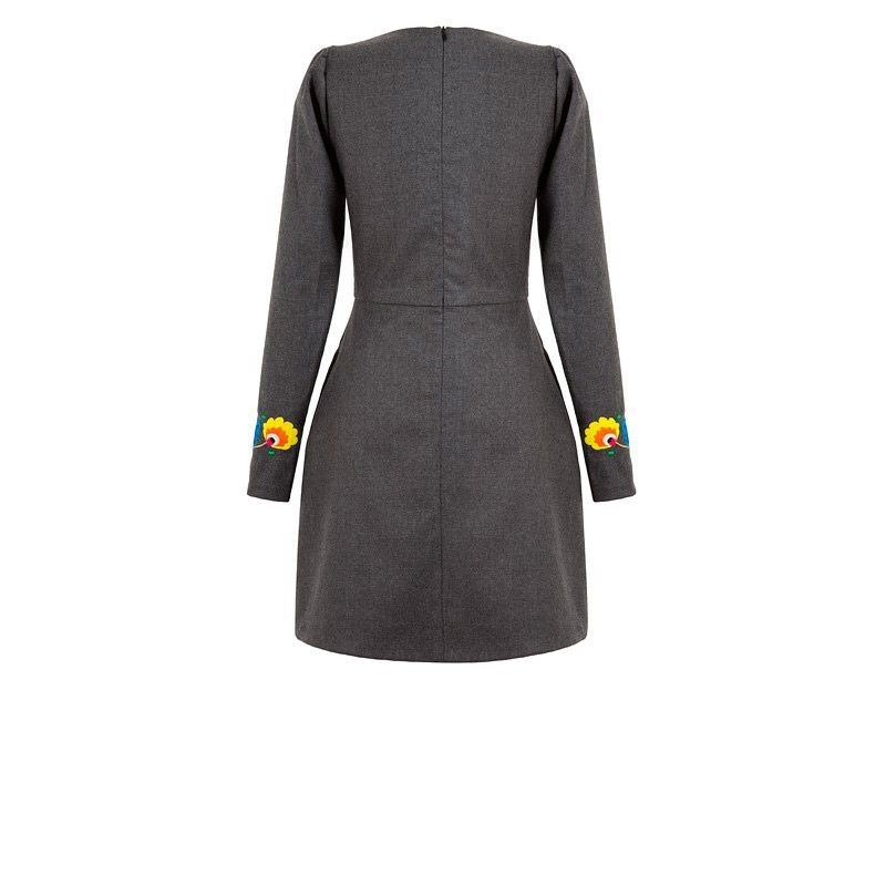 vestido gris de manga larga con flores bordadas de otono invierno para eventos fiestas oficina ocasiones especiales de arimoka en apparentia