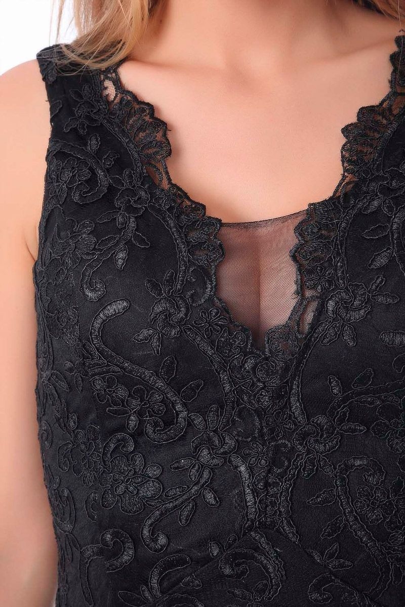 vestido negro largo de encaje de tirantes y escote en V de fiesta eventos nochevieja de q2 en apparentia