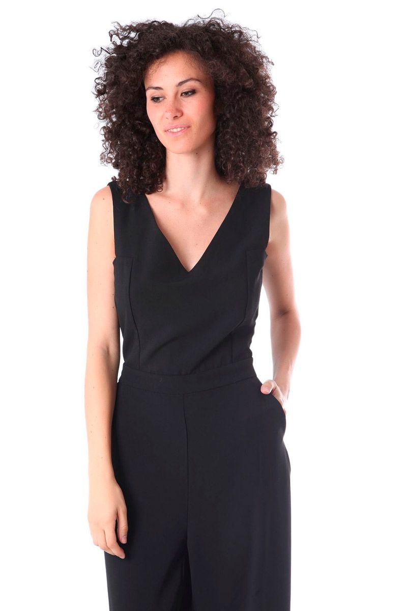 mono de fiesta negro con amplio escote en la espalda y pernera ancha de boda coctel eventos nochevieja de q2 en apparentia