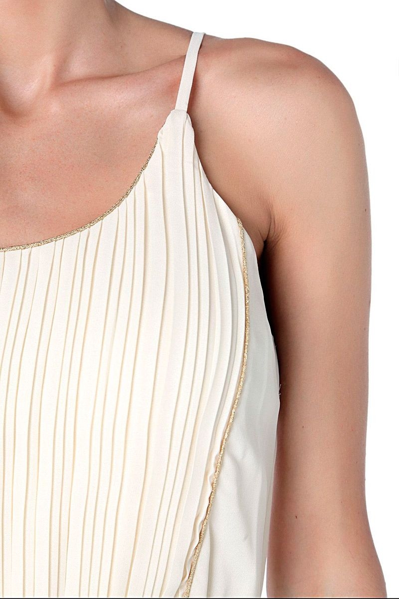 vestido blanco largo de tirantes con falda de vuelo plisada para fiesta evento nochevieja de q2 en apparentia