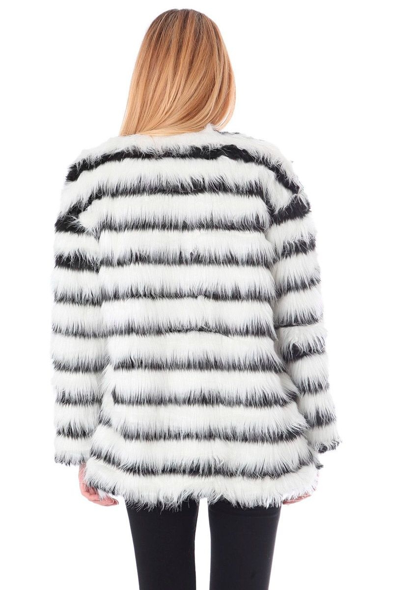 abrigo de pelo blanco y negro de rayas para fiesta boda evento nochevieja diario de q2 en apparentia