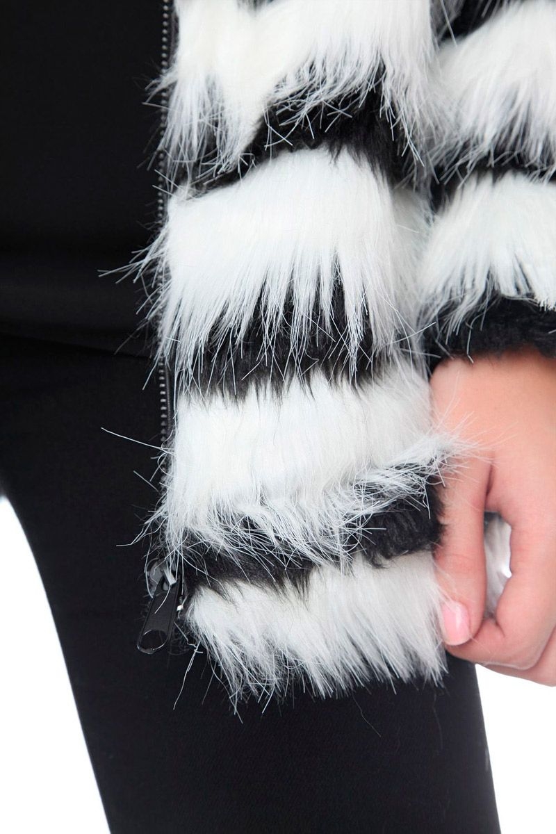 chaqueta de pelo blanca y negra de rayas para bodas eventos fiestas nochevieja bodas de q2 en apparentia