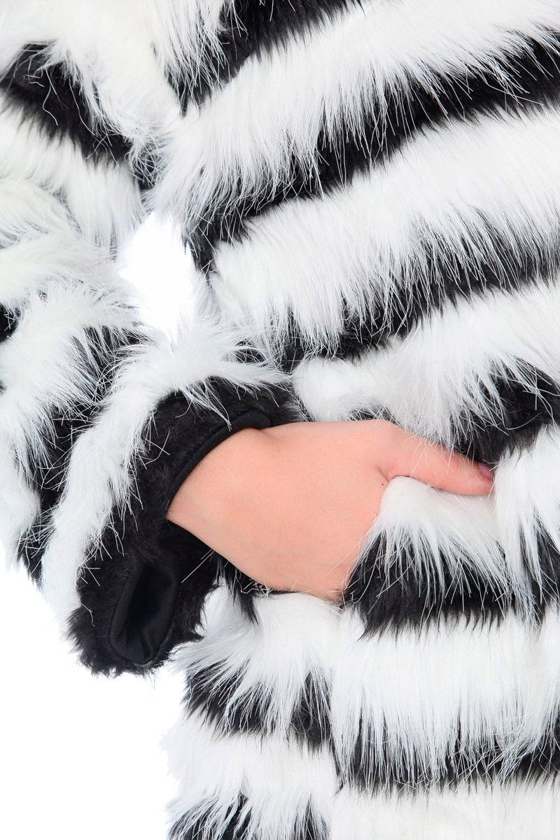 abrigo de pelo de rayas blanco y negro para fiesta boda evento nochevieja diario de q2 en apparentia