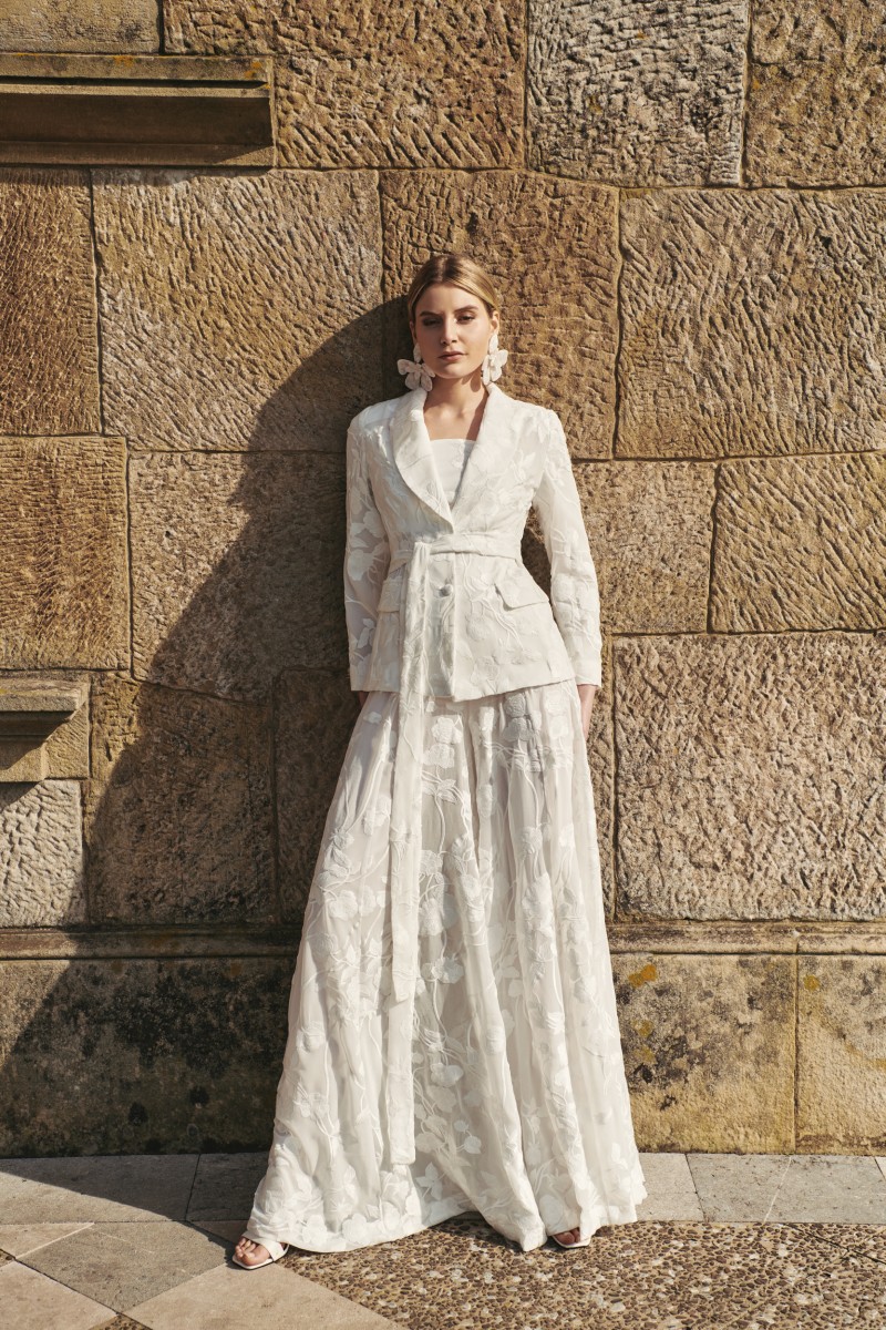 traje de novia de chaqueta en gasa flores bordadas blanca con cuello esmoquin, boda civil, madre de comunion, bautizo, fondo de armariocomprar online  traje de chaqueta en gasa flores bordadas blanca con cuello esmoquin, boda civil, madre de c