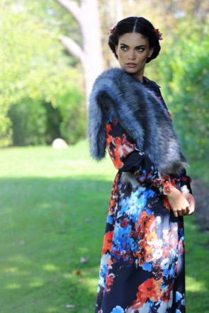 estola de pelo azul para fiestas eventos bodas de apparentia