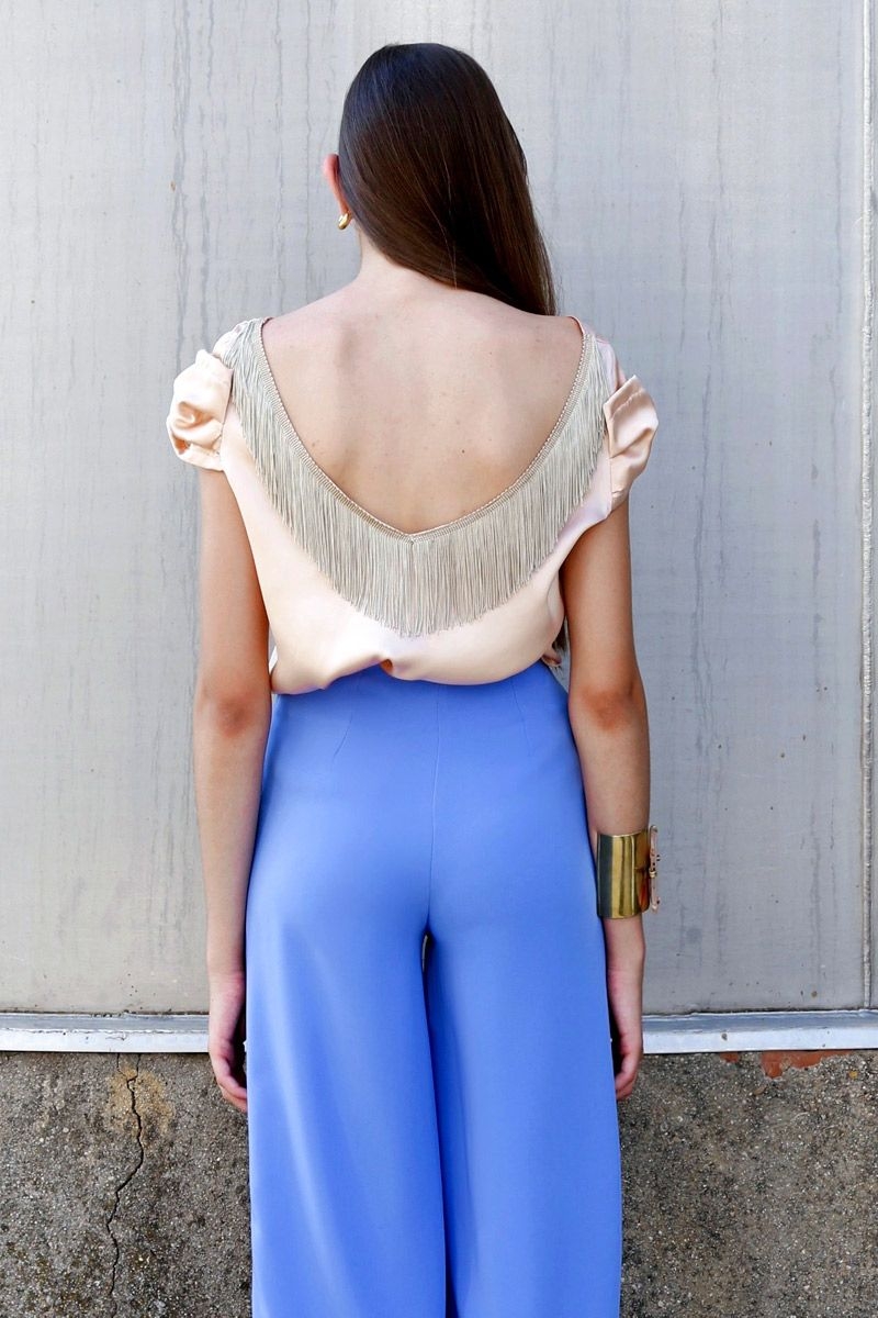 blusa de fiesta rosa de manga corta y escote en la espalda con flecos de otono invierno para look invitada de boda fiesta bautizo comunion coctel evento nochevieja de cousin bliss en apparentia