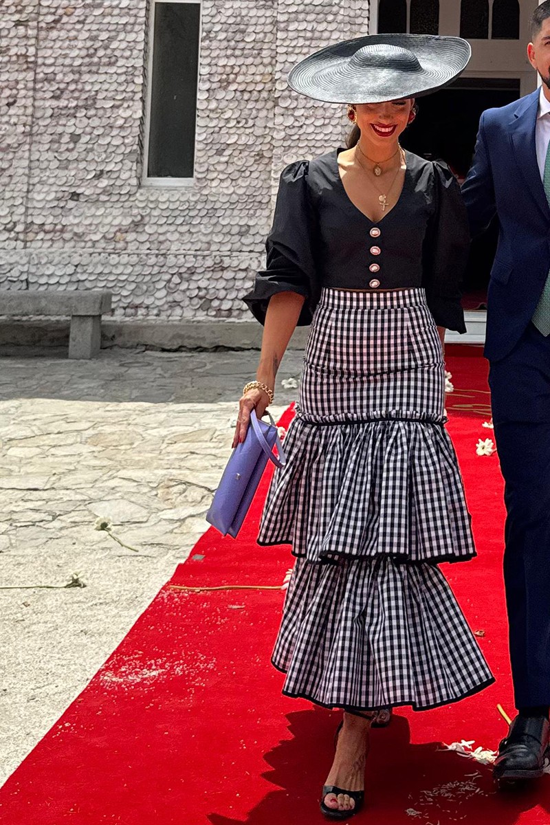 Falda de cuadro vichy volantes blanco y negro para invitada a boda, comunion, fiesta, largo midi