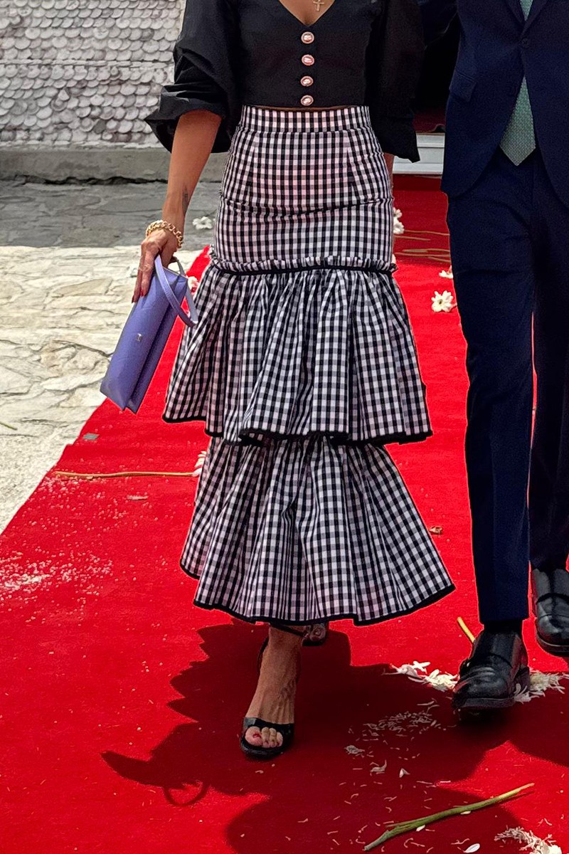 Falda midi cuadro vichy volantes blanco y negro para invitada a boda, comunion, fiesta,verano