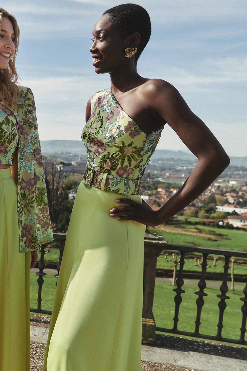 comprar Vestido de fiesta largo en satén lima asimetrico con cuerpo de lentejuelas y falda con abertura para boda de noche, evento de verano
