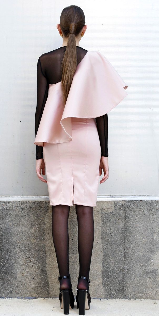 conjunto rosa palo de fiesta con top asimetrico multiposicion y falda recta de otono invierno para boda evento fiesta coctel bautizo comunion nochevieja de cousin bliss en apparentia