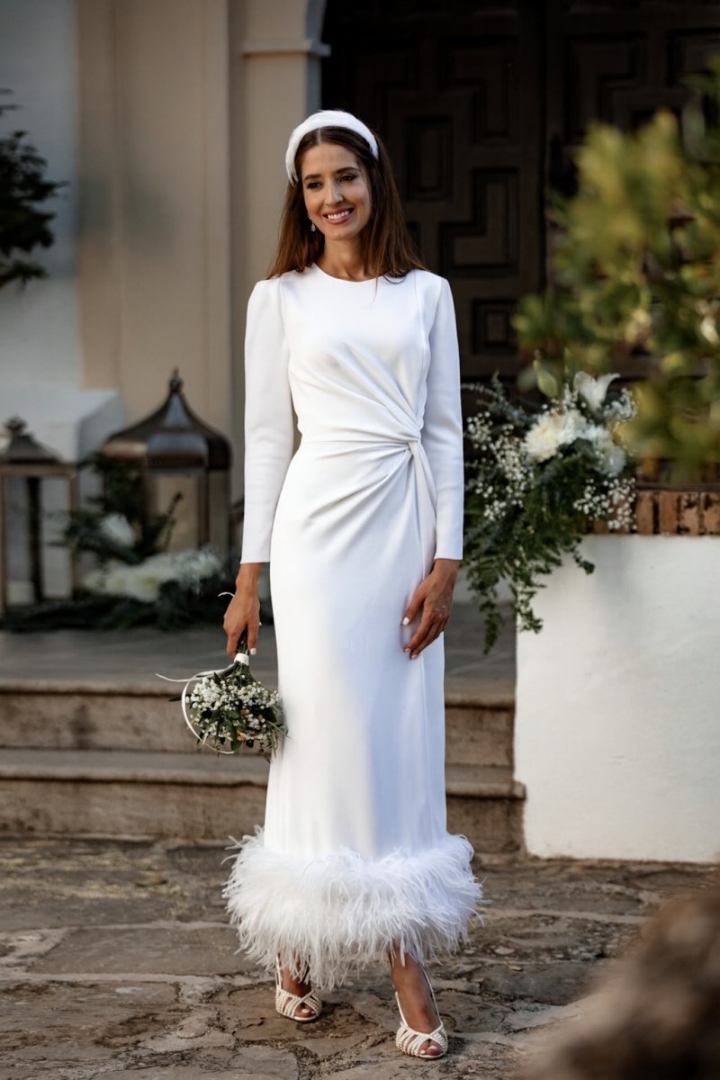 novia perfecta novia civil vestido de crepe con pluma en color blanco para invitadas boda comunion bautizo fiesta graduacion, mama de comunion, mama de bautizo
