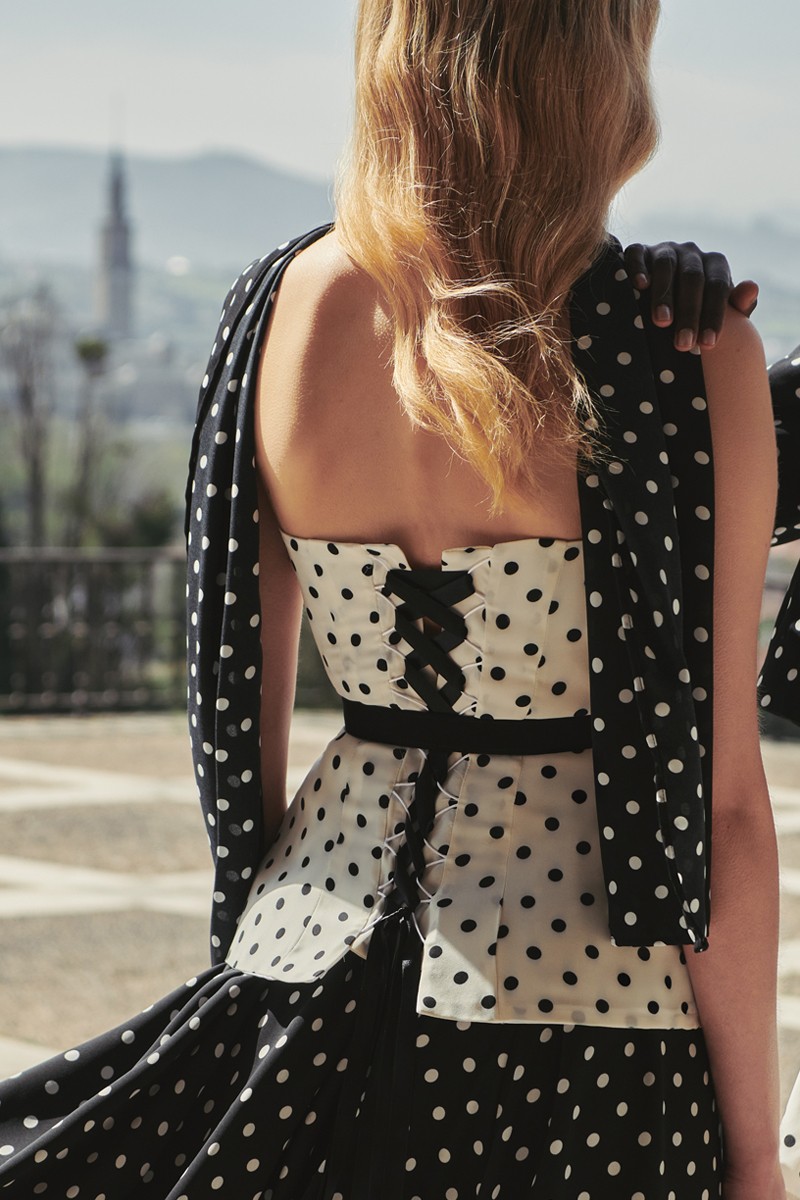 fular-lunares-blanco-y-negro-para-invitada-boda-evento-fiesta-comprar-online