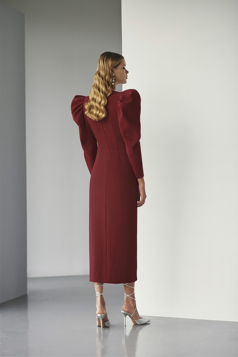 comprar online vestido de fiesta en crepe granate con mangas volumen y botones joya para invitada a boda, comunion, bautizo, fiesta navidad, madrina