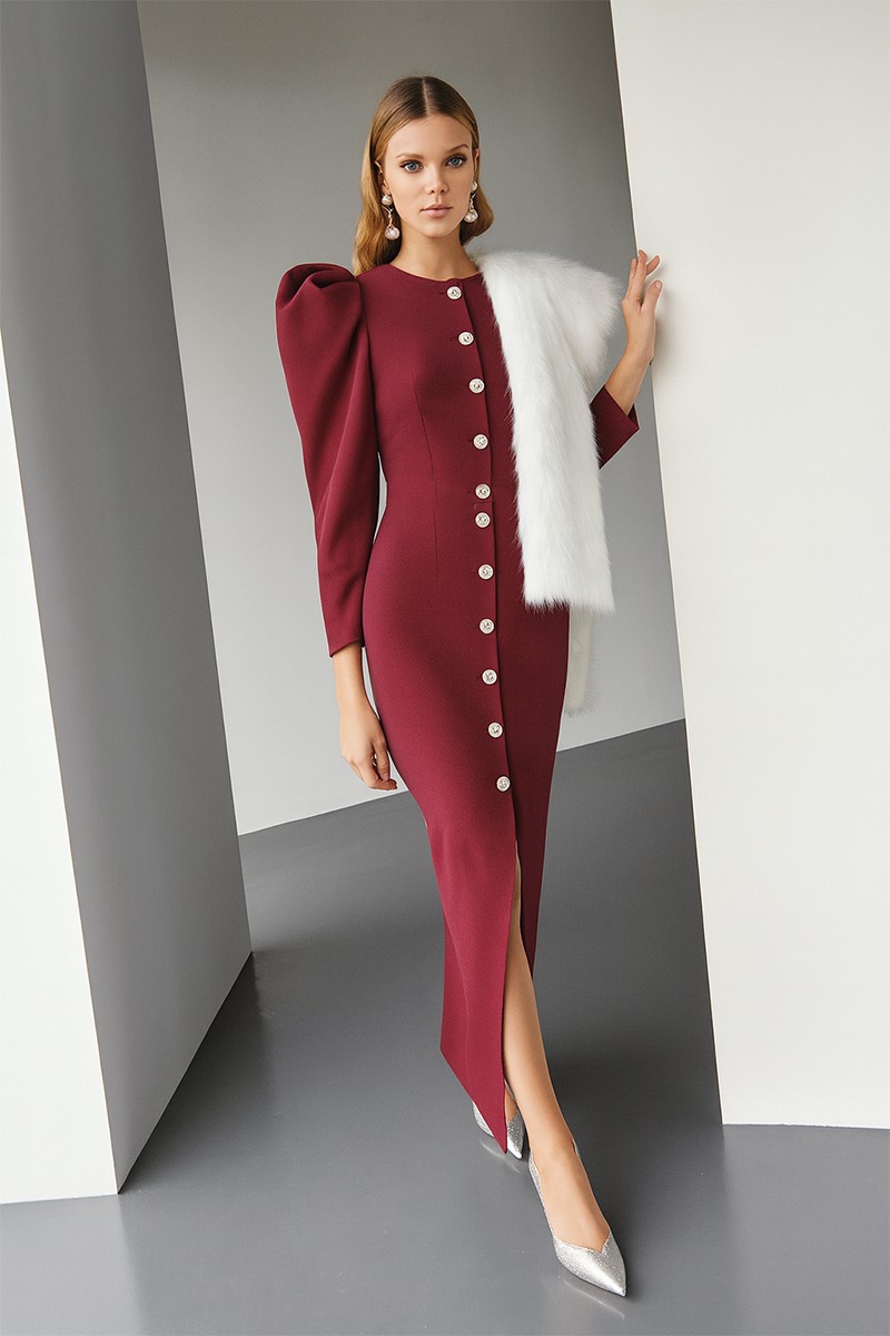 vestido de fiesta en crepe granate con mangas volumen y botones joya para invitada a boda, comunion, bautizo, fiesta navidad, madrina