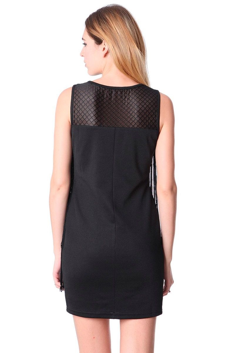 vestido negro de fiesta corto con flecos para nochevieja eventos de q2 en apparentia