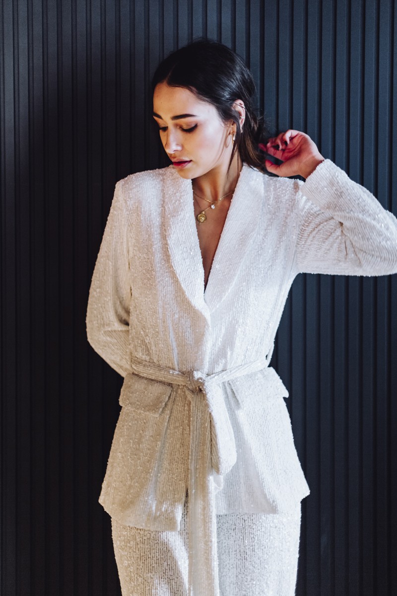 traje de chaqueta y pantalon  blanco de lentejuelas para boda íntima, segundo vestido de novia, preboda, evento de trabajo, fiesta