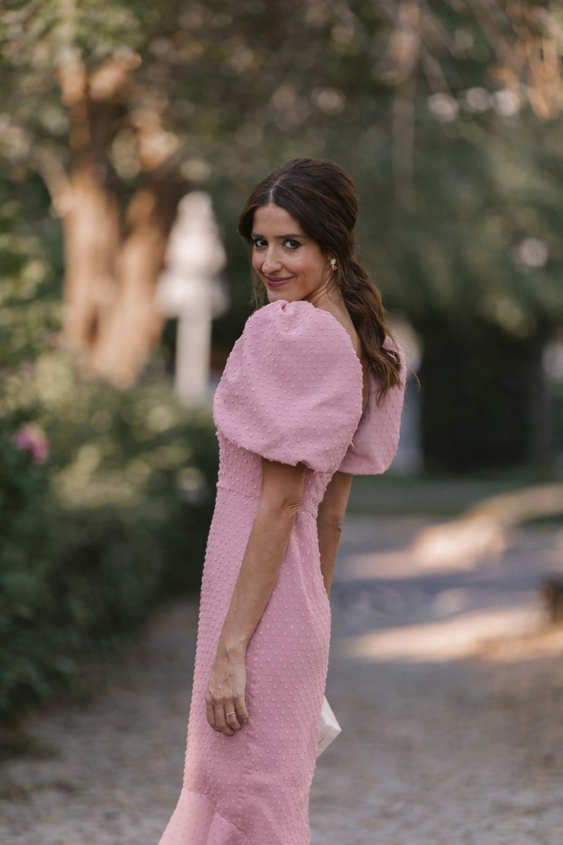 comprar online vestido de fiesta en plumetti rosa empolvado mangas abullonadas para invitada a boda de día