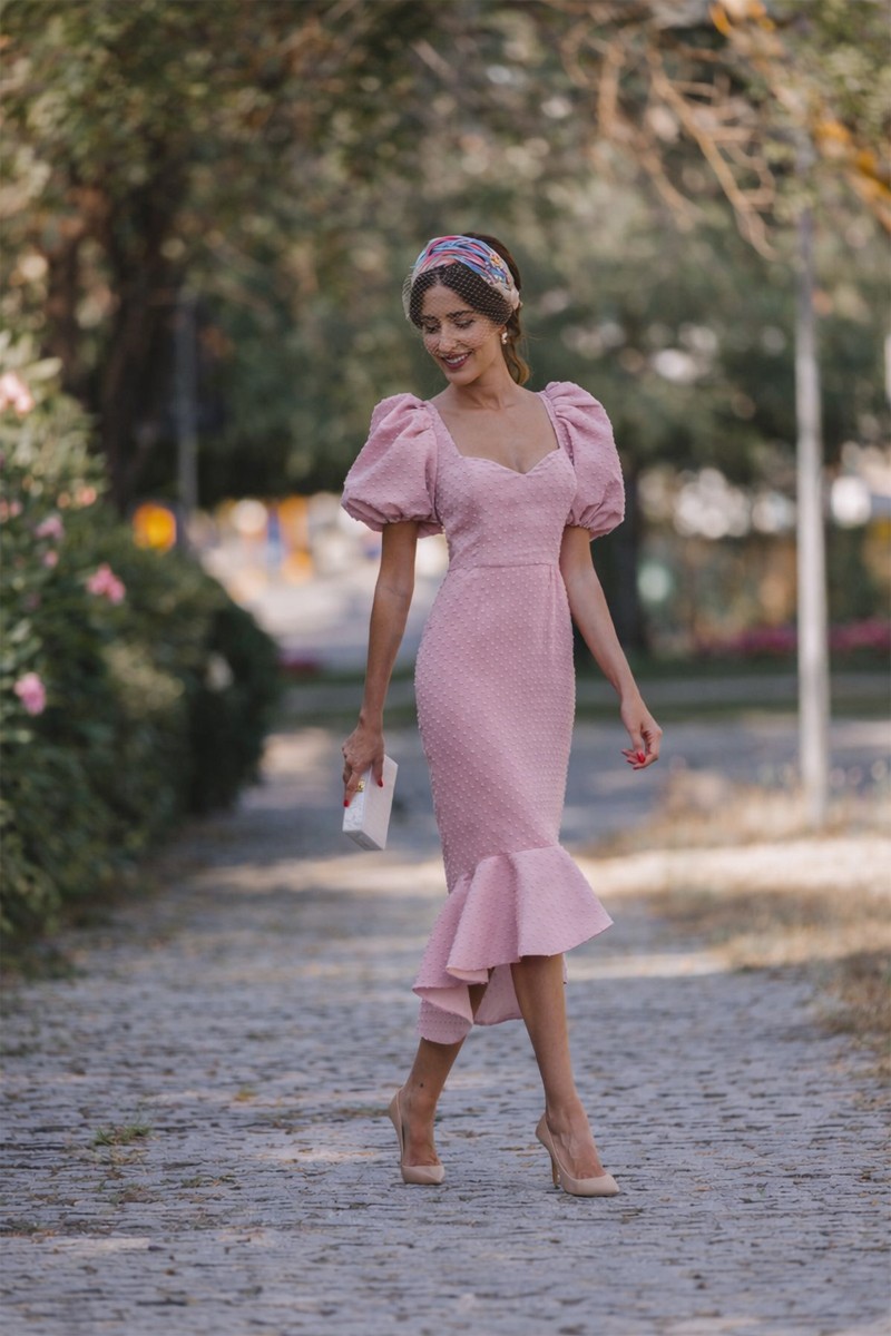 comprar vestido de fiesta en plumetti rosa empolvado mangas abullonadas para invitada a boda de día